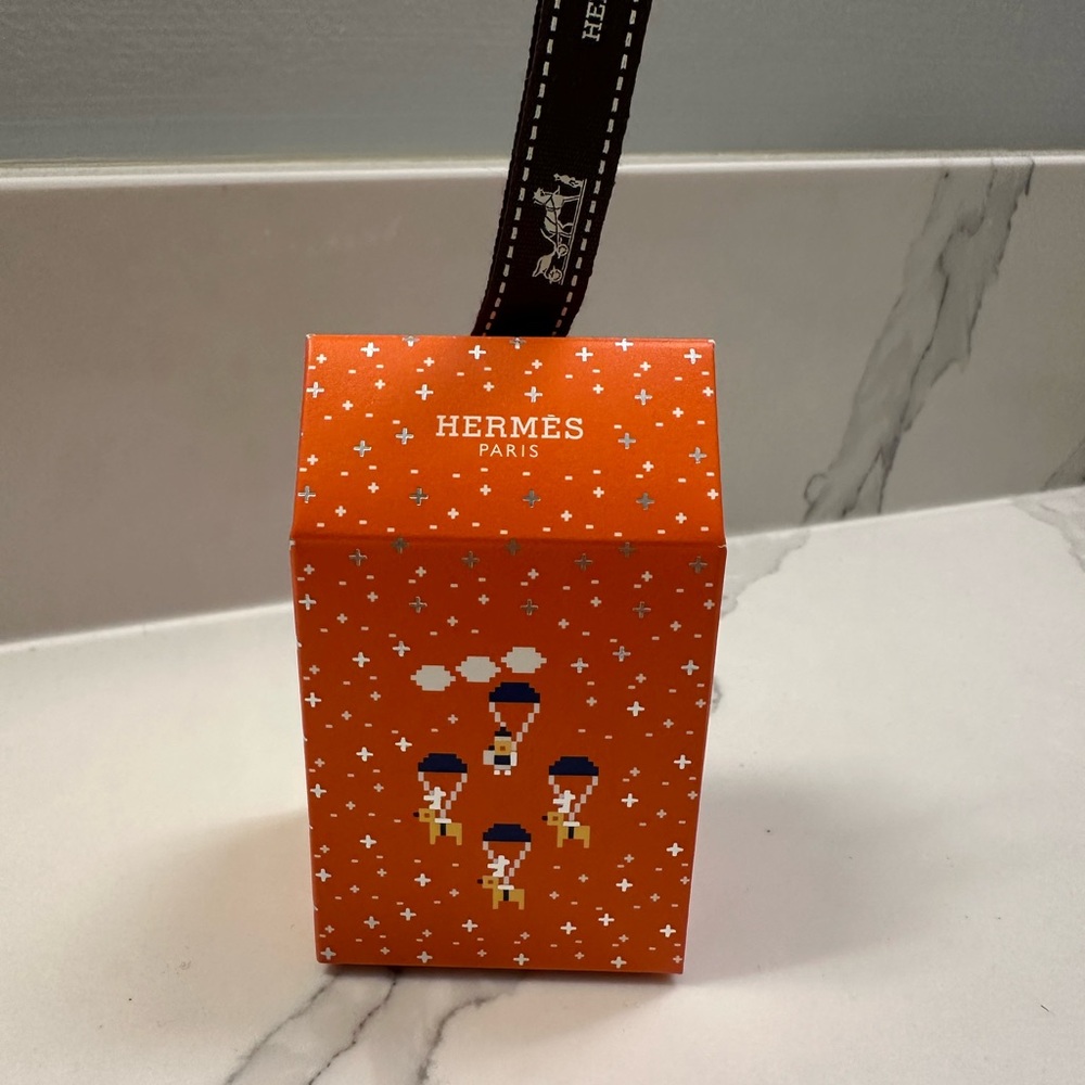 Hermès Un Jardin Sur Le Nil in Orange Gift Box with Ribbon